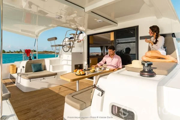 Lagoon 42 - Yacht Charter Sailica