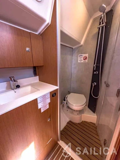 Bavaria C42 - Yacht Charter Sailica