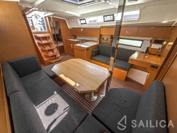 Bavaria C42 - Yacht Charter Sailica