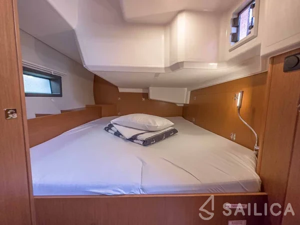 Bavaria C42 - Yacht Charter Sailica