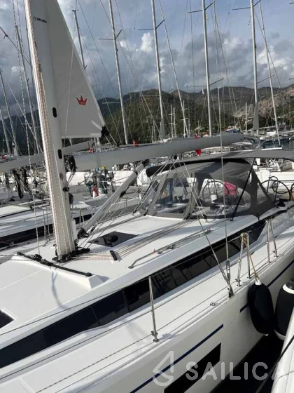Bavaria C42 - Yacht Charter Sailica
