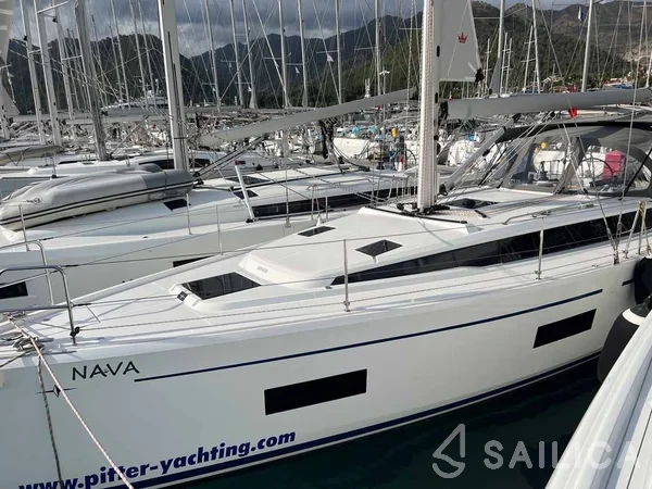 Bavaria C42 - Yacht Charter Sailica