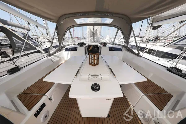 Oceanis 40.1 - Yacht Charter Sailica