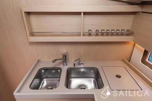 Oceanis 40.1 - Yacht Charter Sailica