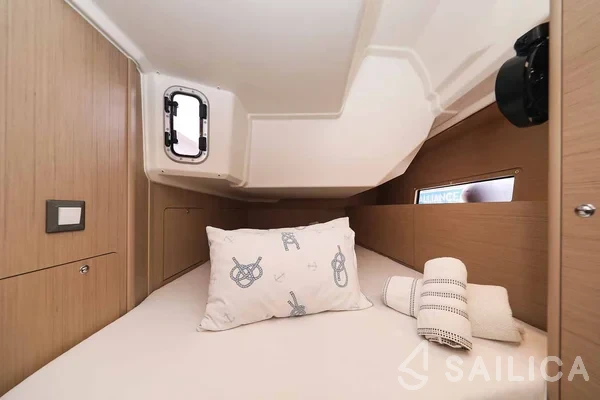 Oceanis 40.1 - Yacht Charter Sailica