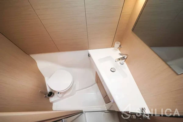 Oceanis 40.1 - Yacht Charter Sailica