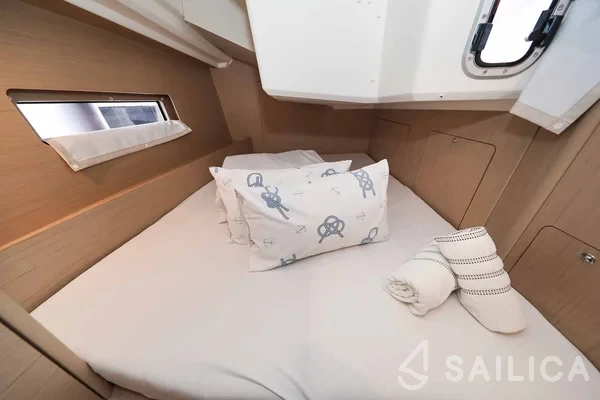 Oceanis 40.1 - Yacht Charter Sailica