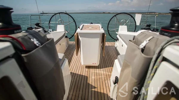 Oceanis 40.1 - Yacht Charter Sailica