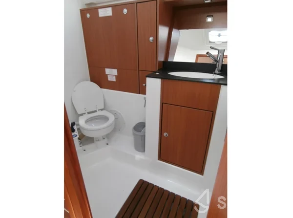 Bavaria 40 Cruiser - Yacht Charter Sailica