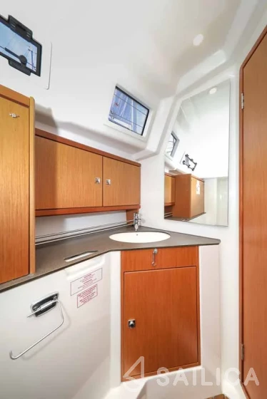 Bavaria 34 Cruiser - Yacht Charter Sailica