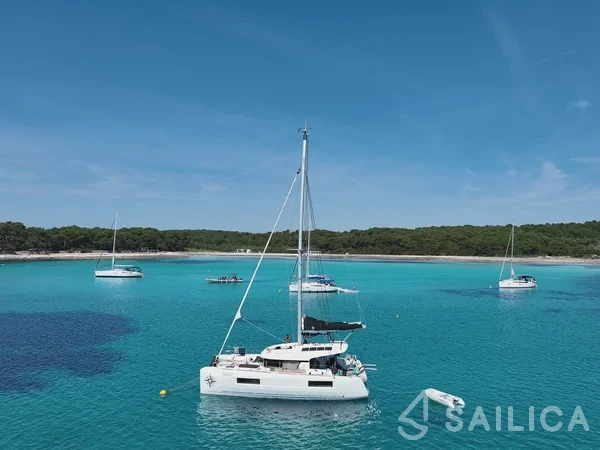 Lagoon 40 - Yacht Charter Sailica