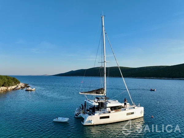 Lagoon 40 - Yacht Charter Sailica