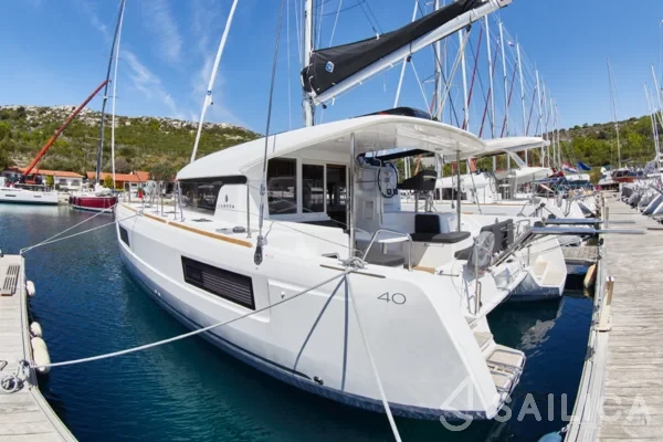 Lagoon 40 - Yacht Charter Sailica