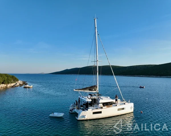 Lagoon 40 - Yacht Charter Sailica