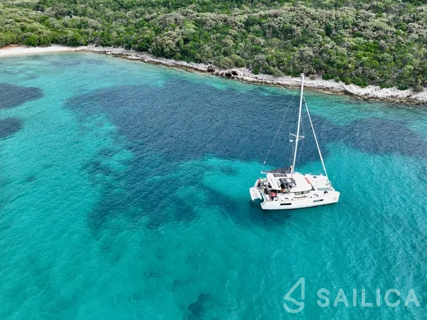 Lagoon 40 - Yacht Charter Sailica