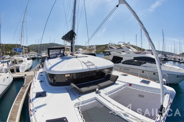 Lagoon 40 - Yacht Charter Sailica