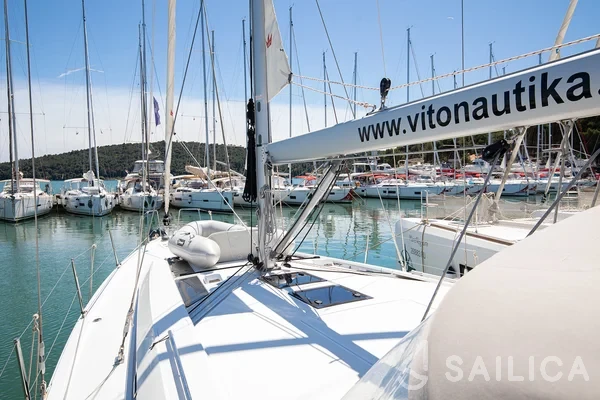 Oceanis 46.1 - Yacht Charter Sailica
