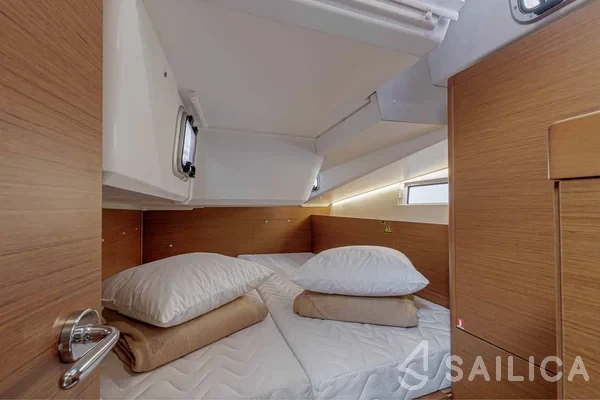 Sun Odyssey 490 - Yacht Charter Sailica