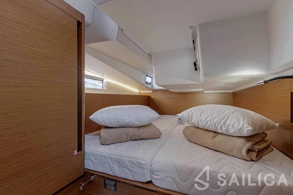 Sun Odyssey 490 - Yacht Charter Sailica