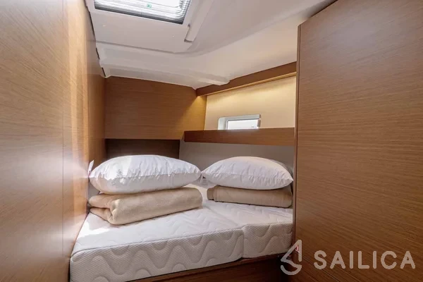 Sun Odyssey 490 - Yacht Charter Sailica