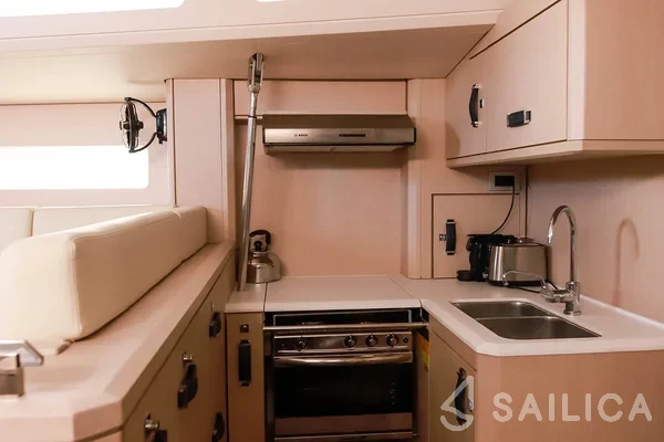 Jeanneau 60 - Yacht Charter Sailica