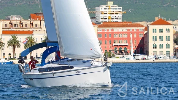 Bavaria 34 Cruiser - Photo #29 Bavaria 34 Cruiser - Yacht Charter Sailica