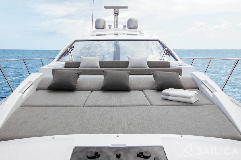 Azimut S6 - Yacht Charter Sailica