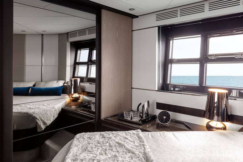 Azimut S6 - Yacht Charter Sailica