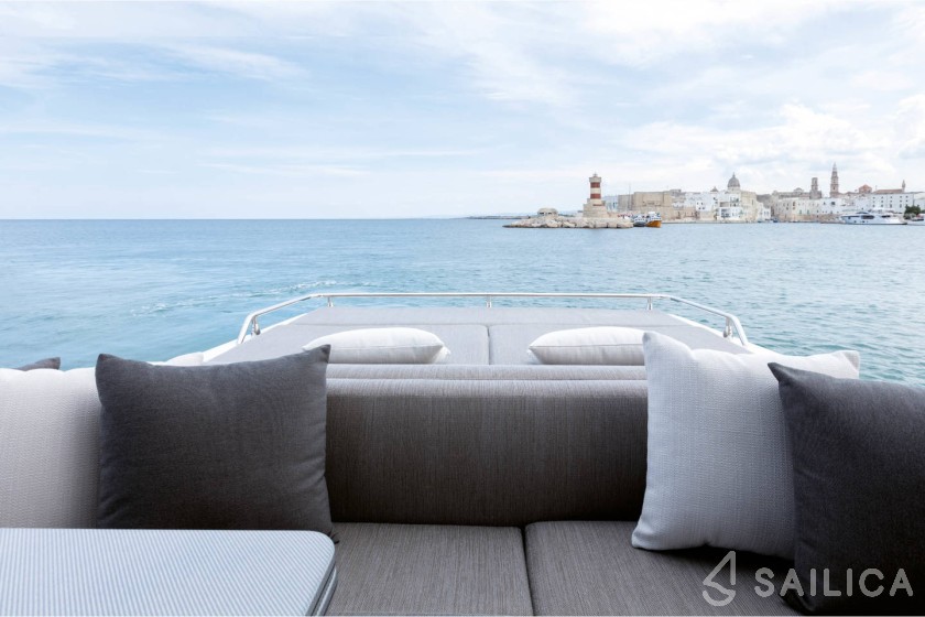 Azimut S6 - Yacht Charter Sailica