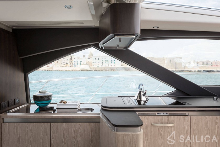 Azimut S6 - Yacht Charter Sailica