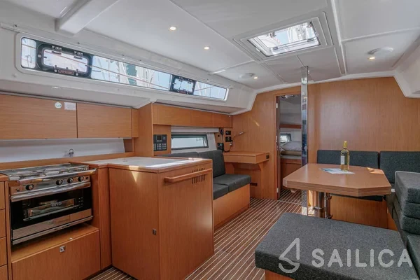 Bavaria C42 - Yacht Charter Sailica