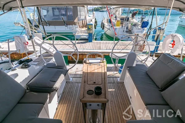 Bavaria C42 - Yacht Charter Sailica