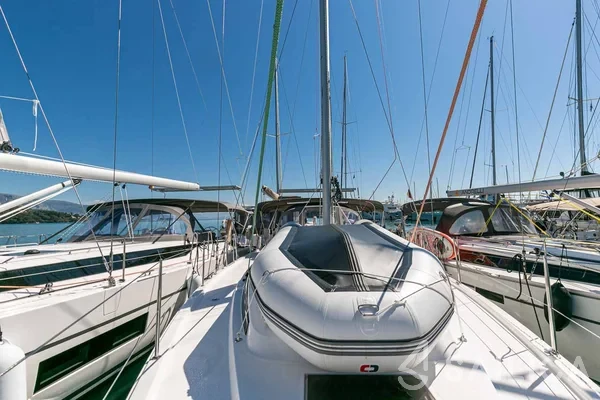 Bavaria C42 - Yacht Charter Sailica