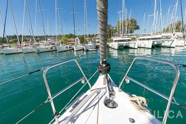 Bavaria C42 - Yacht Charter Sailica