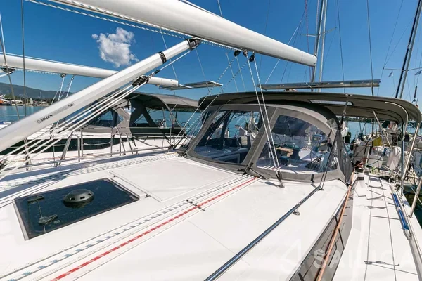 Bavaria C42 - Yacht Charter Sailica