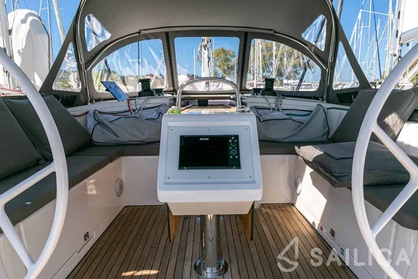 Bavaria C42 - Yacht Charter Sailica