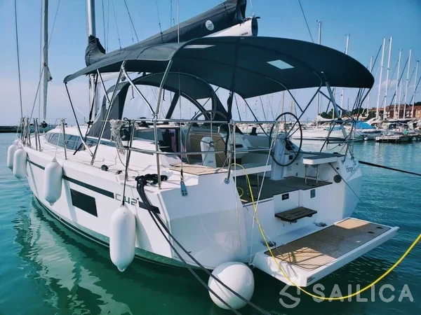 Bavaria C42 - Yacht Charter Sailica