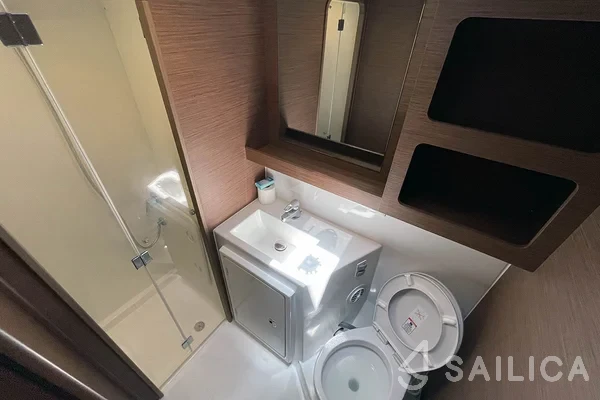 Lagoon 42 - Yacht Charter Sailica