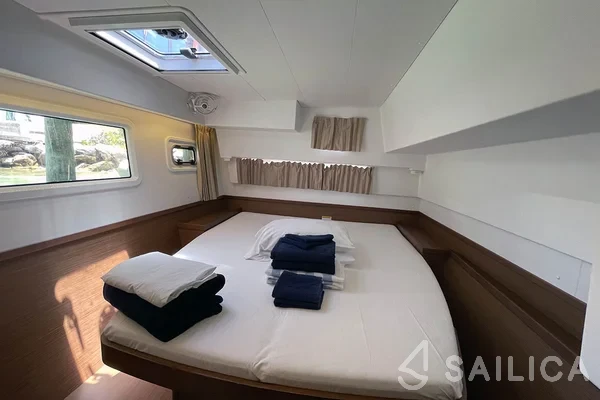 Lagoon 42 - Yacht Charter Sailica