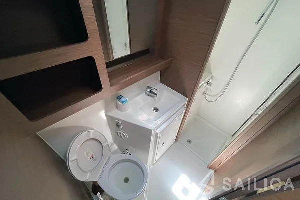 Lagoon 42 - Yacht Charter Sailica