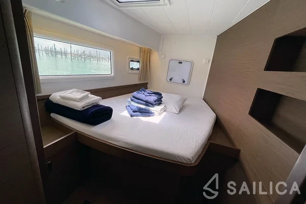 Lagoon 42 - Yacht Charter Sailica