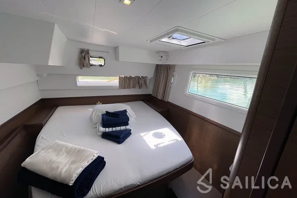 Lagoon 42 - Yacht Charter Sailica