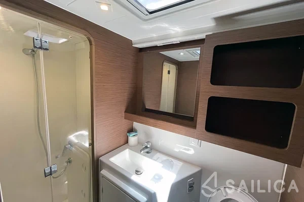 Lagoon 42 - Yacht Charter Sailica