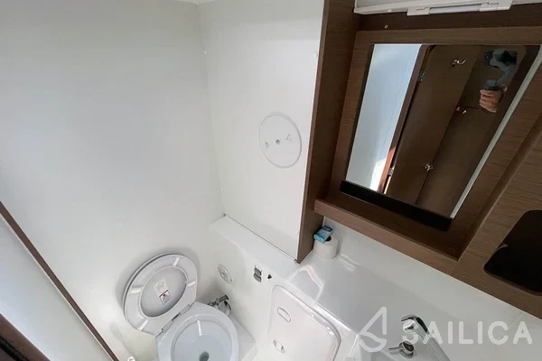 Lagoon 42 - Yacht Charter Sailica