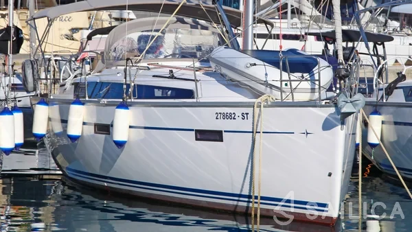 Bavaria 37 Cruiser - Photo #45 Bavaria 37 Cruiser - Yacht Charter Sailica
