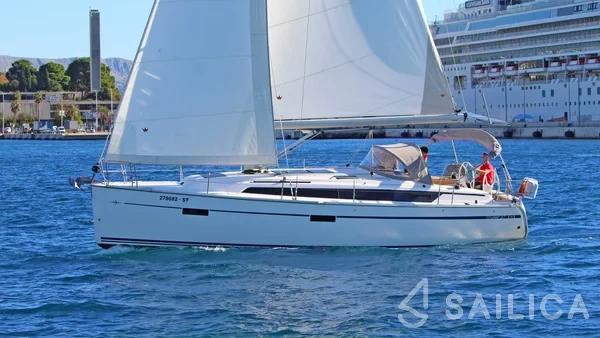 Bavaria 37 Cruiser - Photo #42 Bavaria 37 Cruiser - Yacht Charter Sailica