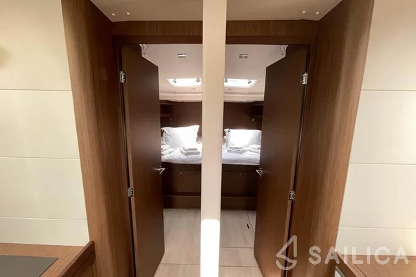 Oceanis 51.1 - Yacht Charter Sailica