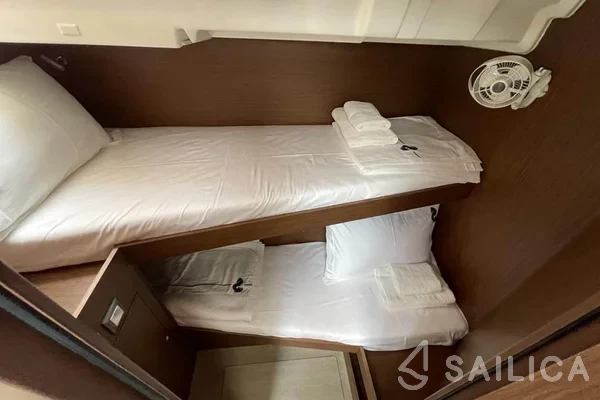 Oceanis 51.1 - Yacht Charter Sailica