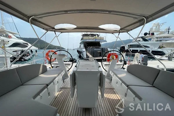 Oceanis 51.1 - Yacht Charter Sailica