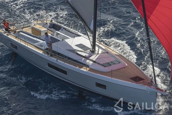 Oceanis 51.1 - Yacht Charter Sailica
